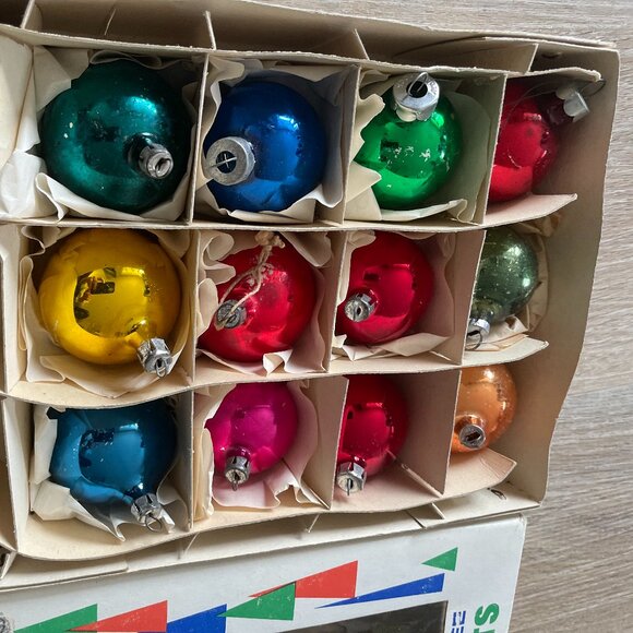 Vintage Glass Tree Ornaments in Box(12) - Picture 3 of 3